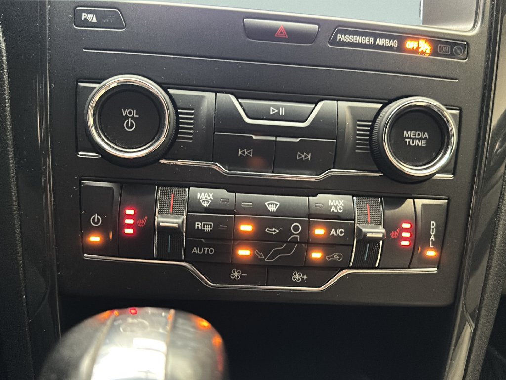 Used 2019 Ford Explorer XLT w/ Equipment Group 202A AWD/4WD image 31