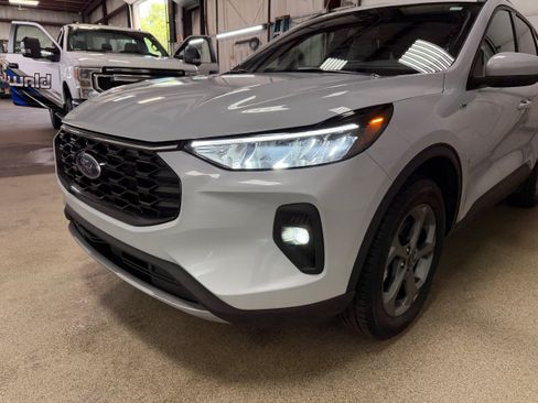 Certified 2025 Ford Escape ST-Line Select AWD/4WD image 32