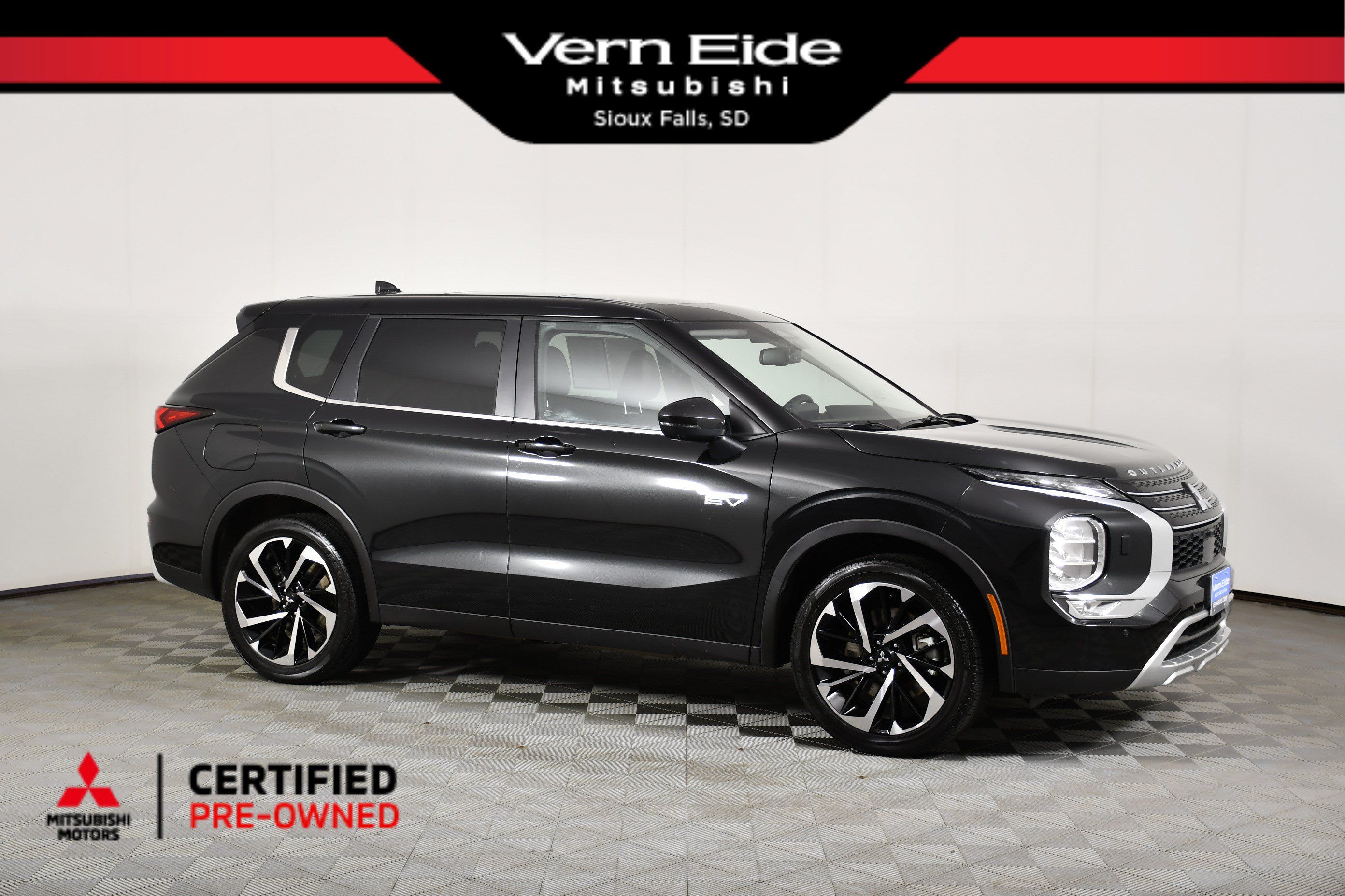 Used 2025 Mitsubishi Outlander SE AWD/4WD image 1