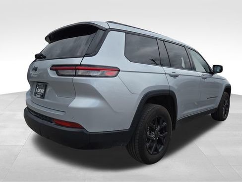 Used 2024 Jeep Grand Cherokee L Laredo AWD/4WD image 15