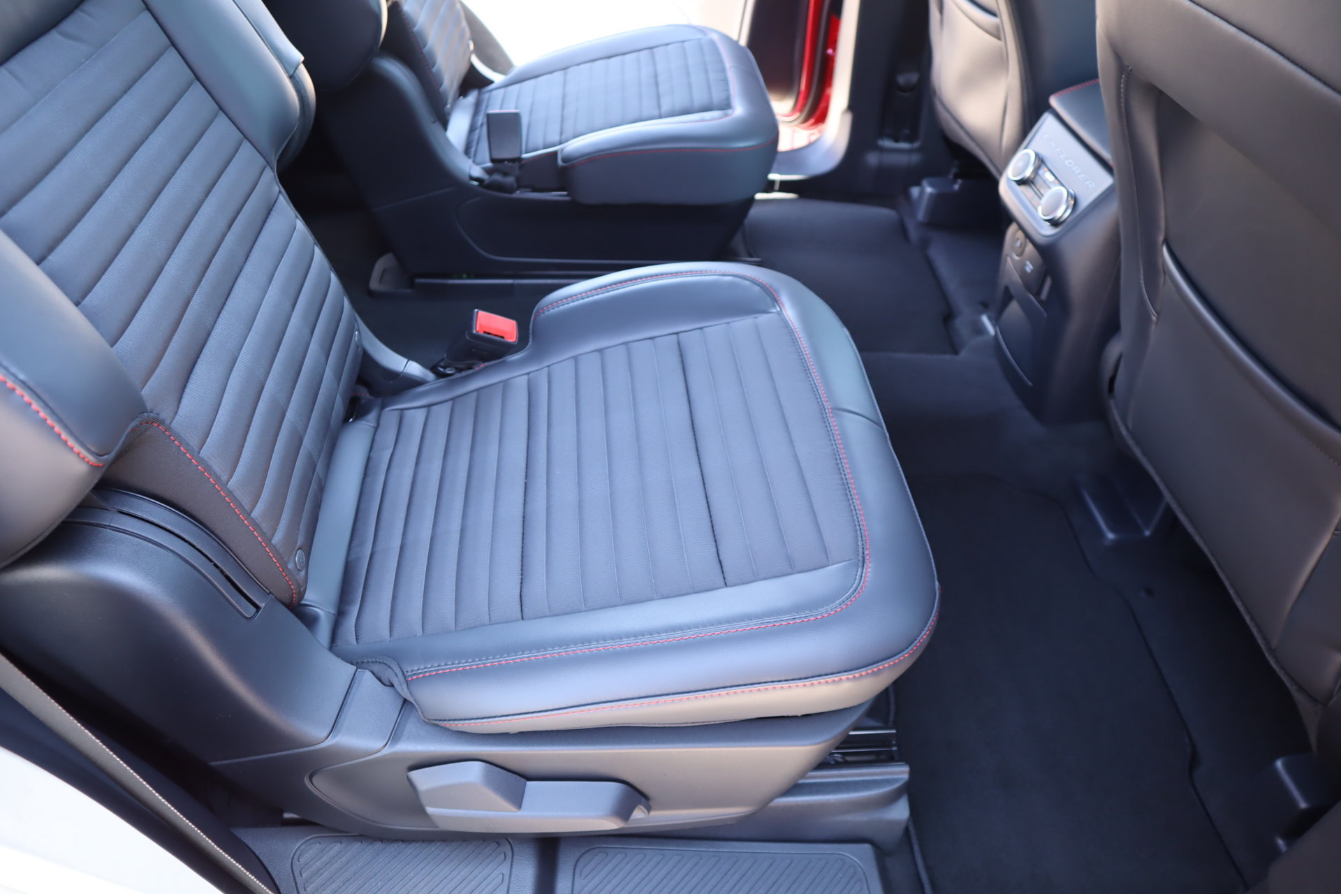 New 2026 Ford Explorer ST-Line w/ ST-Line Street Pack AWD/4WD image 17