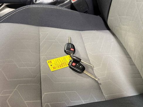 Used 2021 Toyota Tacoma TRD Off-Road w/ Technology Package image 20