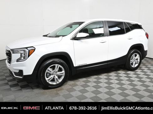 Used 2024 GMC Terrain SLE image 2