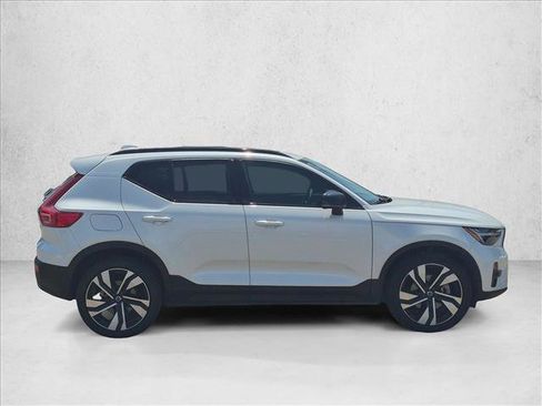Used 2023 Volvo XC40 B5 Plus w/ Protection Package Premier AWD/4WD image 4