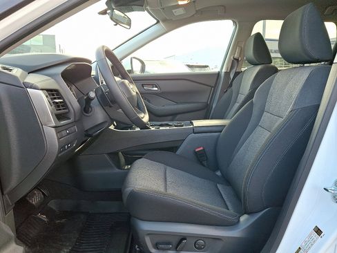 Certified 2025 Nissan Rogue SV image 13