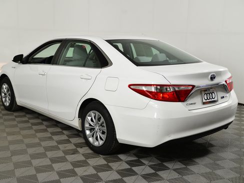 Used 2017 Toyota Camry LE image 3