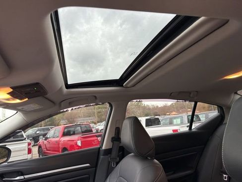 Used 2024 Nissan Altima 2.5 SL image 14