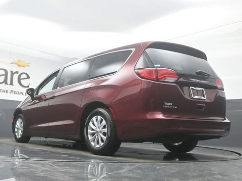 Used 2017 Chrysler Pacifica Touring w/ Tire & Wheel Group image 5