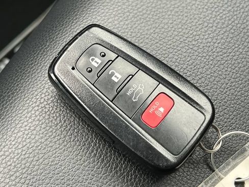 Used 2023 Toyota Highlander XLE AWD/4WD image 31