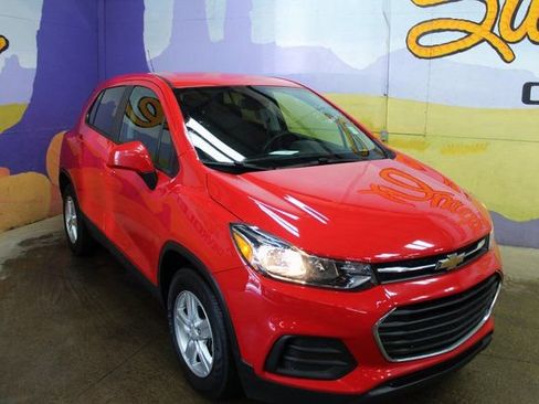 Used 2020 Chevrolet Trax LS w/ Tint and Cruise Package FWD image 2