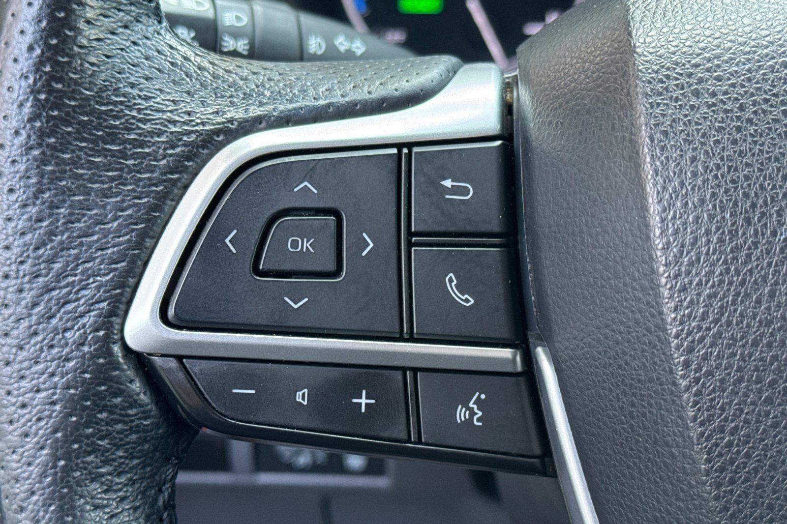 Used 2024 Toyota Sienna Limited FWD image 31