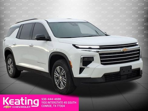 Used 2026 Chevrolet Traverse LT w/ Driver Confidence Package FWD image 3