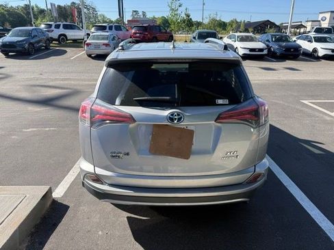 Used 2017 Toyota RAV4 XLE image 8