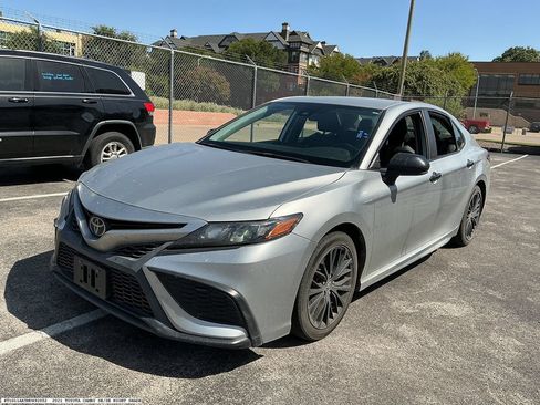 Used 2021 Toyota Camry SE FWD image 4