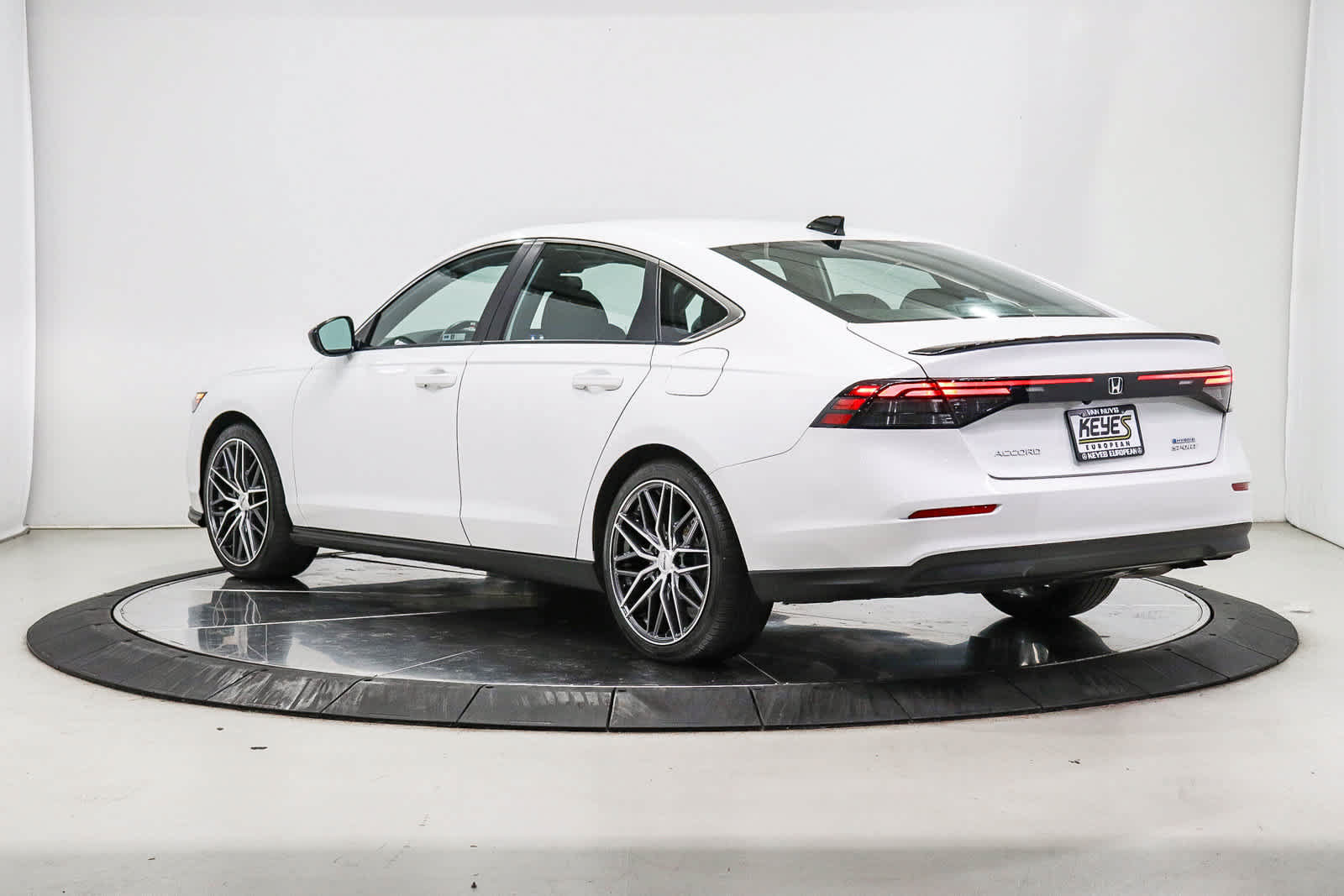 Used 2024 Honda Accord Sport image 2