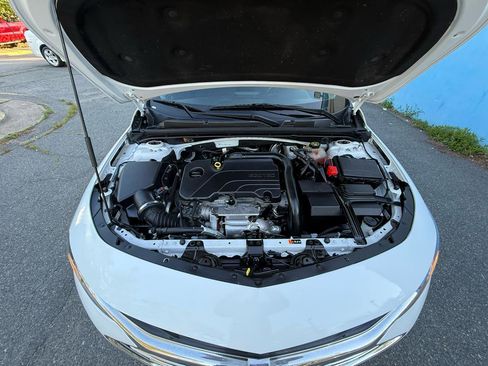 Used 2022 Chevrolet Malibu LT FWD image 28