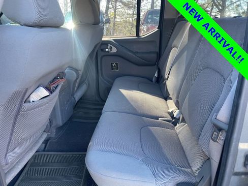 Used 2009 Nissan Frontier SE w/ SE Value Truck Pkg image 4