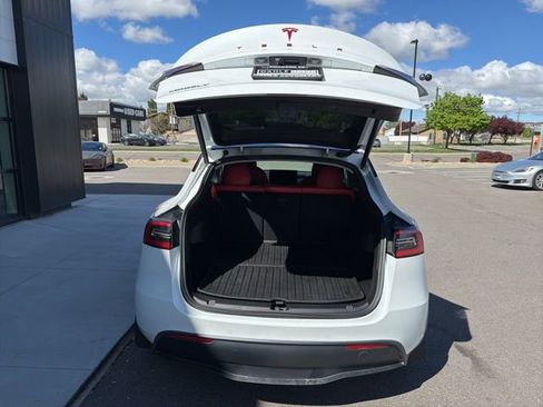 Used 2020 Tesla Model Y Long Range image 8