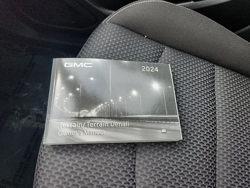 Used 2024 GMC Terrain SLE w/ Driver Convenience Package AWD/4WD image 25