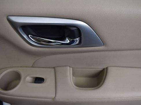 Used 2019 Nissan Pathfinder Platinum image 19