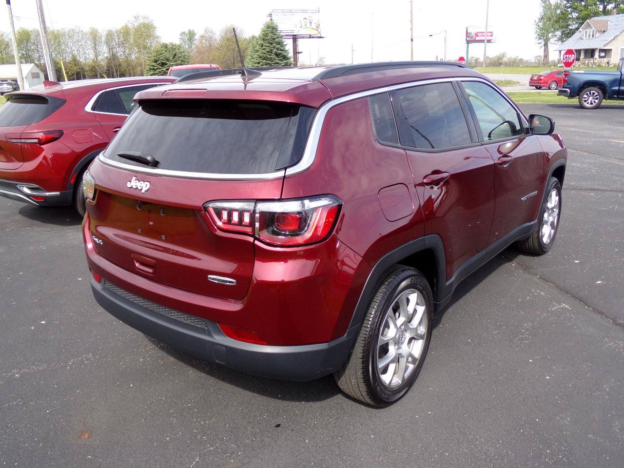 Used 2022 Jeep Compass Latitude AWD/4WD image 5