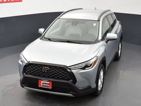 Used 2022 Toyota Corolla Cross LE AWD/4WD image 22