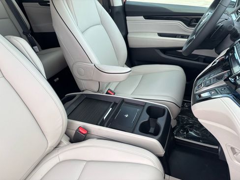 New 2026 Honda Odyssey Touring image 8