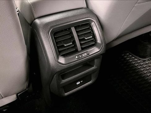 Used 2023 Volkswagen Taos SE w/ Panoramic Sunroof Package FWD image 33