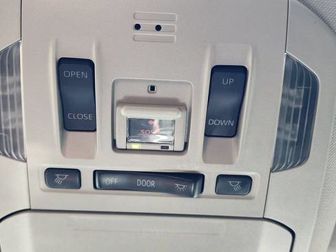 Used 2020 Toyota Highlander XLE FWD image 32