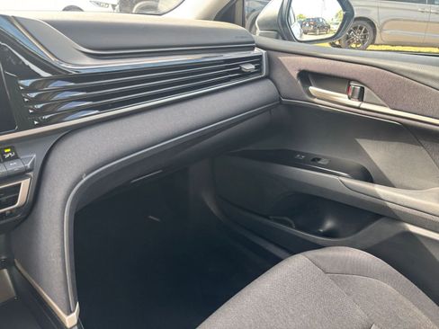Used 2025 Toyota Camry LE image 34