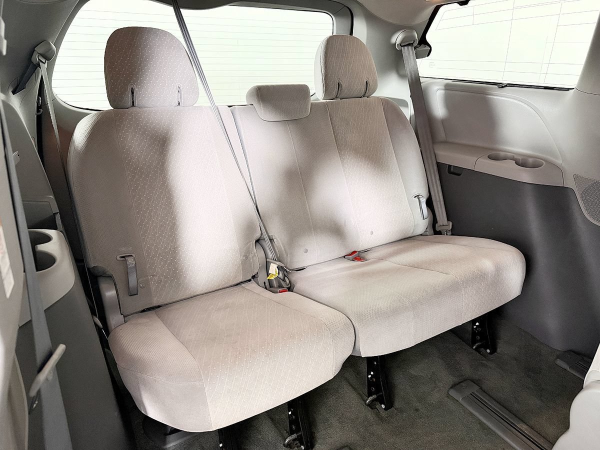 Used 2017 Toyota Sienna LE AWD/4WD image 39