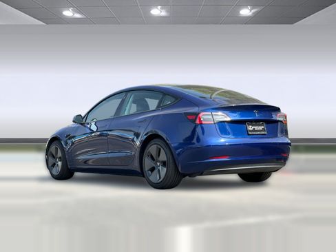 Used 2021 Tesla Model 3 Standard Range Plus RWD image 3
