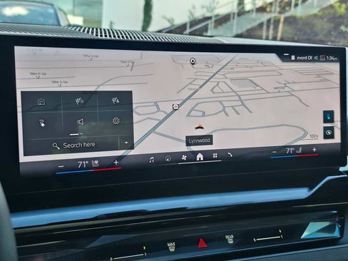 Used 2024 BMW i5 eDrive40i w/ Convenience Package image 33