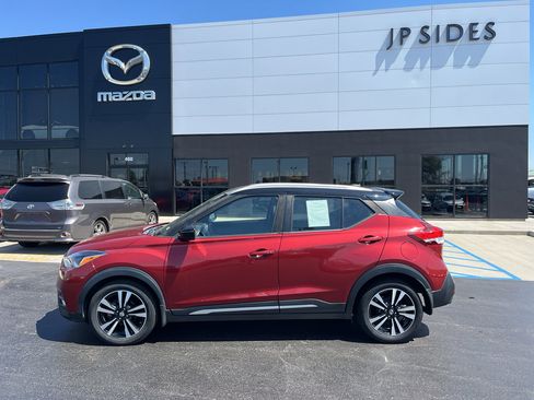 Used 2019 Nissan Kicks SR w/ SR Premium Package image 2
