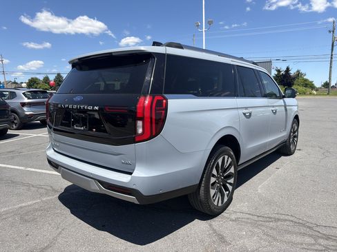 Certified 2025 Ford Expedition Max Platinum w/ Driver's Package AWD/4WD image 3