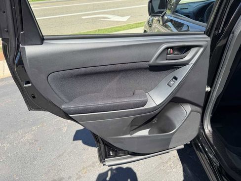 Used 2015 Subaru Forester 2.5i AWD/4WD image 15