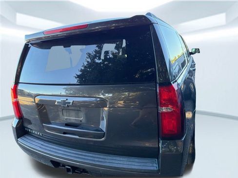 Used 2018 Chevrolet Suburban LT image 19