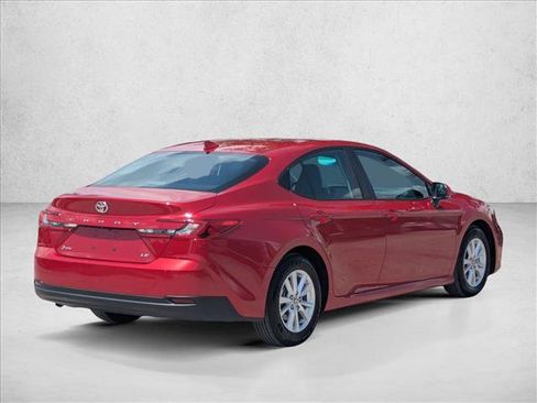 Used 2025 Toyota Camry LE FWD image 5