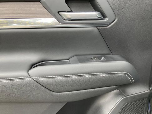 New 2026 GMC Terrain Denali w/ LPO, Floor Liner Package image 17