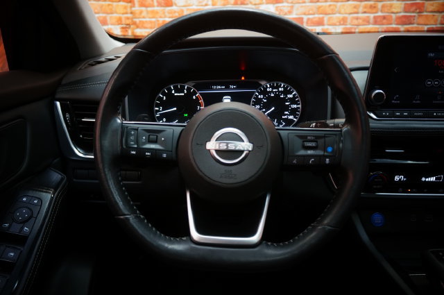 Certified 2022 Nissan Rogue SV w/ SV Premium Package AWD/4WD image 11