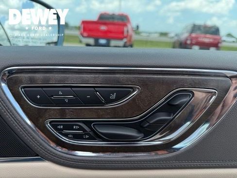 Used 2018 Lincoln Continental Reserve AWD/4WD image 41