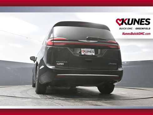 Used 2024 Chrysler Pacifica Select FWD image 53