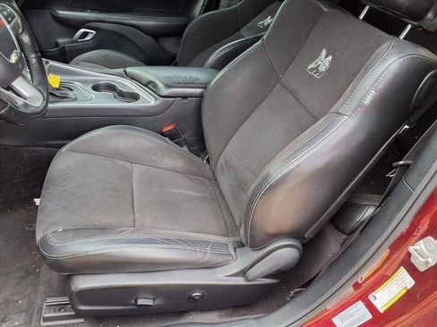 Used 2017 Dodge Challenger R/T Scat Pack w/ Leather Interior Group RWD image 5