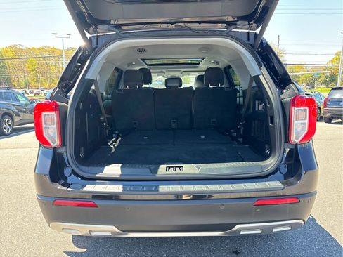 Used 2021 Ford Explorer XLT w/ Equipment Group 202A AWD/4WD image 25