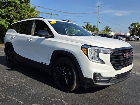 Certified 2024 GMC Terrain SLE w/ Driver Convenience Package FWD image 7