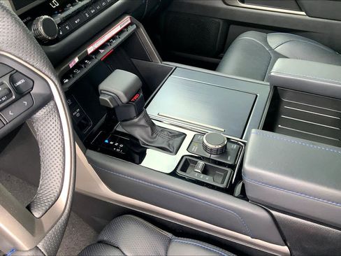 Used 2026 Toyota Tundra Platinum w/ TRD Off-Road Package AWD/4WD image 15