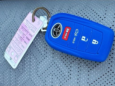 Used 2024 Toyota Tundra Limited image 38