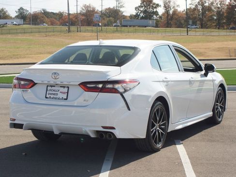 Used 2024 Toyota Camry SE image 16