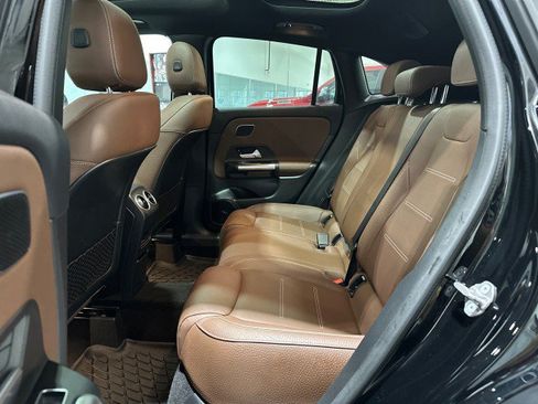 Used 2021 Mercedes-Benz GLA 250 4MATIC image 46