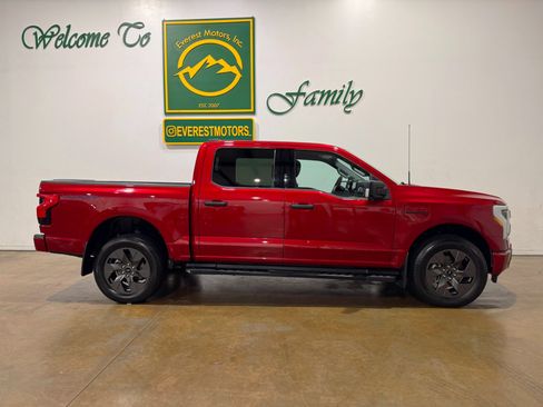 Used 2023 Ford F150 Lightning XLT image 10